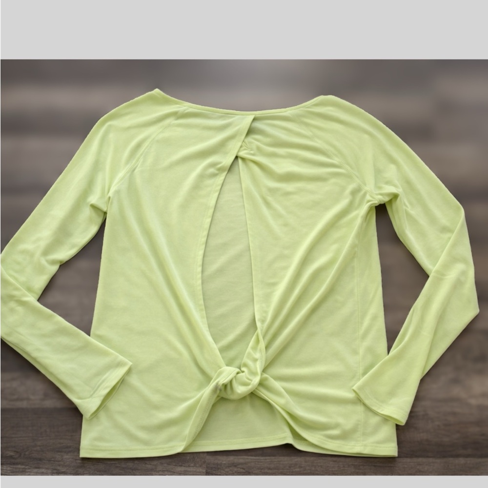GapFit Open Back Twist Long Sleeve Workout Top Lime Green XS Athleisure Yoga Gym - Picture 3 of 5